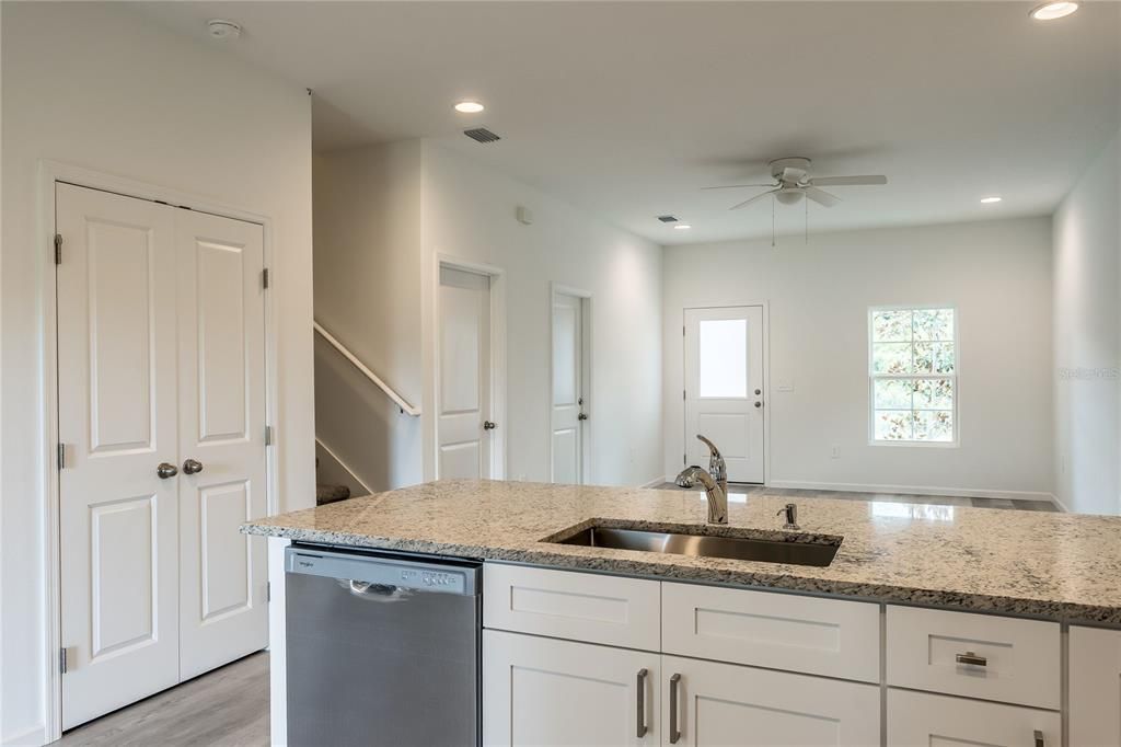 For Sale: $425,000 (4 beds, 2 baths, 1458 Square Feet)