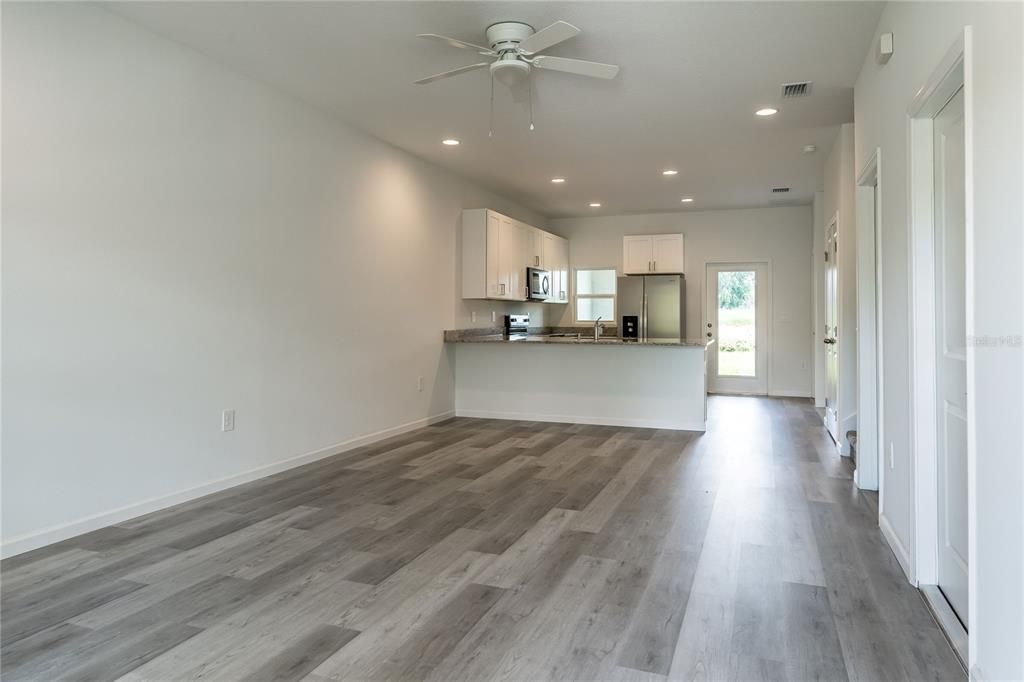 For Sale: $425,000 (4 beds, 2 baths, 1458 Square Feet)