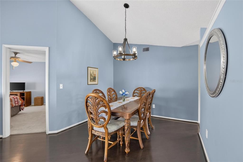 На продажу: $559,900 (4 спален, 2 ванн, 1982 Квадратных фут)