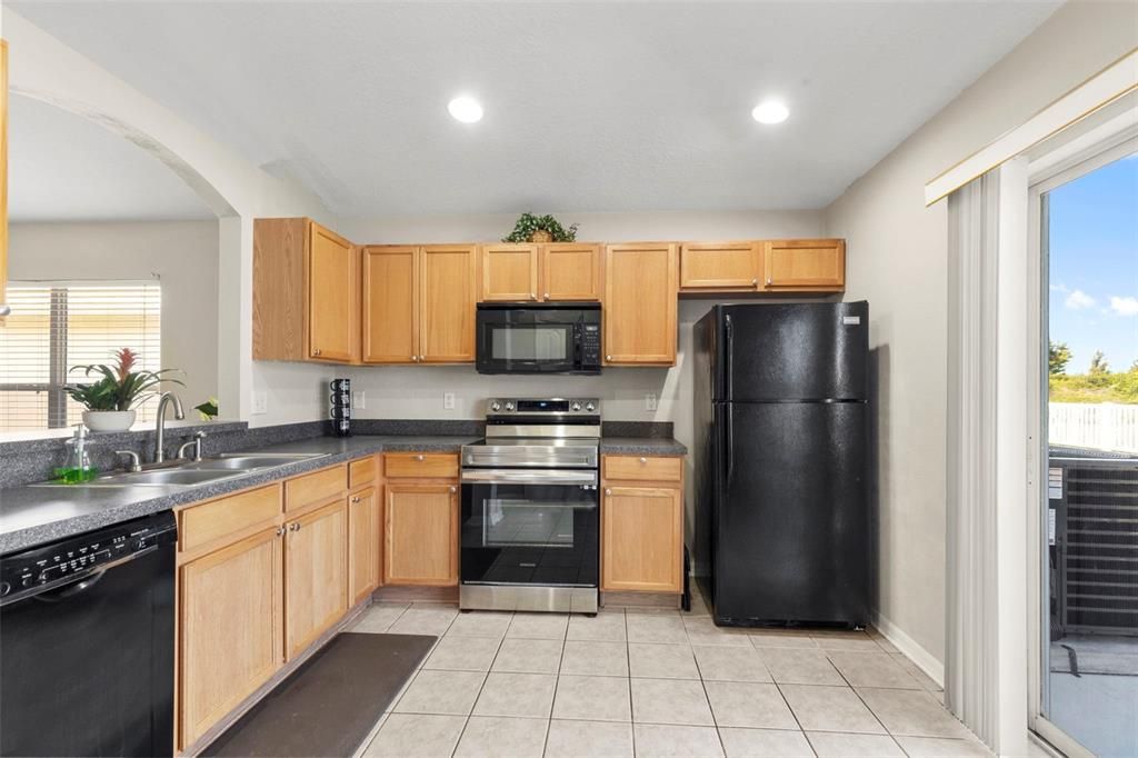En Venta: $330,000 (4 camas, 2 baños, 1446 Pies cuadrados)