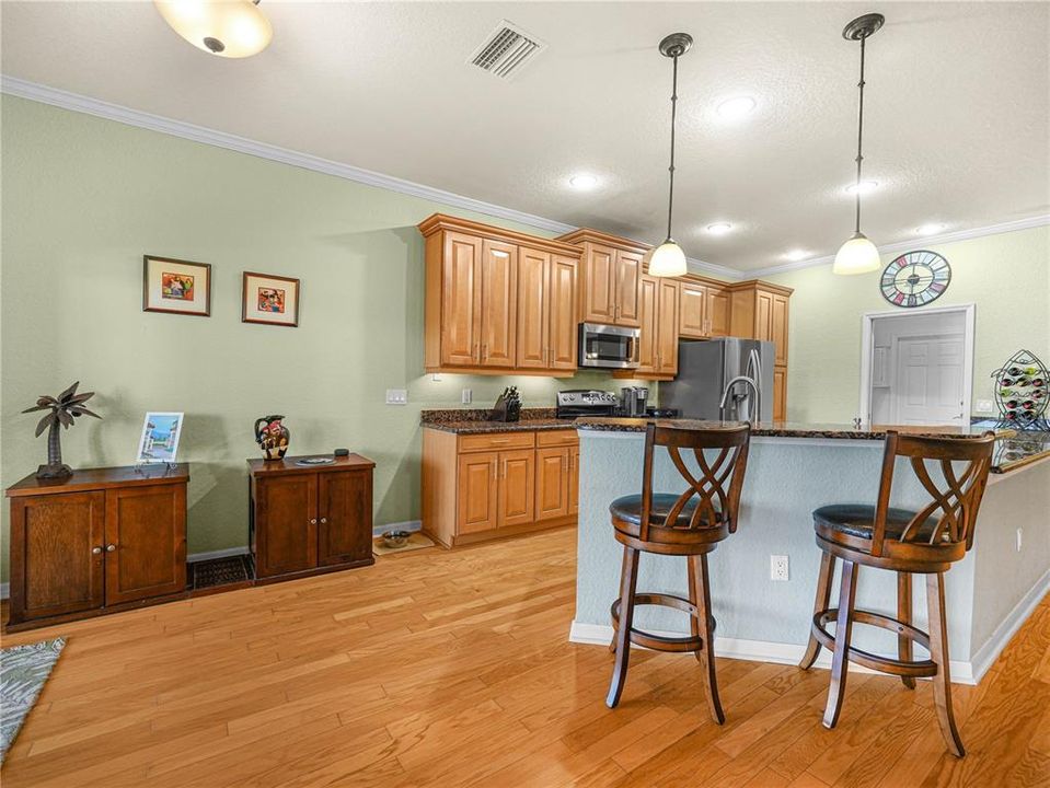 En Venta: $409,000 (3 camas, 2 baños, 1956 Pies cuadrados)