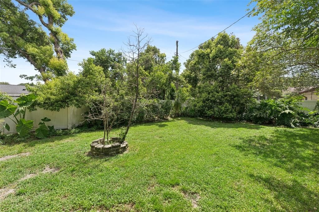 Activo con contrato: $385,000 (3 camas, 2 baños, 1600 Pies cuadrados)