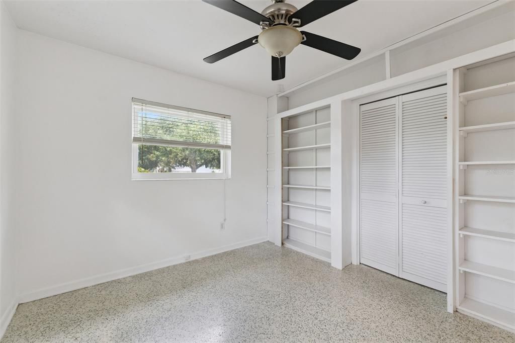 Activo con contrato: $385,000 (3 camas, 2 baños, 1600 Pies cuadrados)