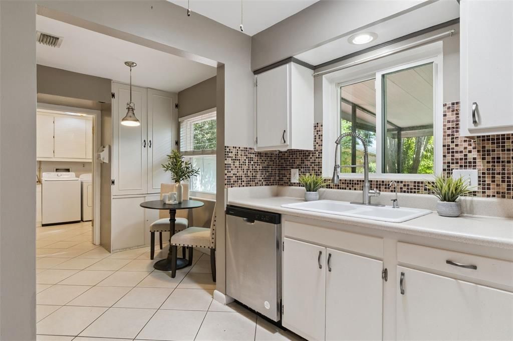 Activo con contrato: $385,000 (3 camas, 2 baños, 1600 Pies cuadrados)