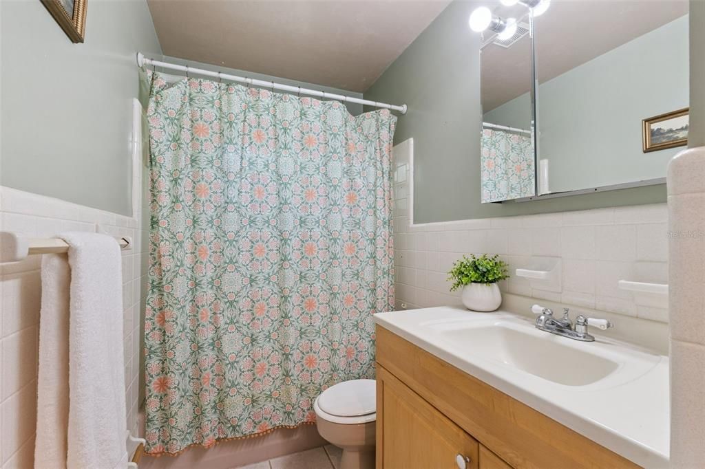 Activo con contrato: $385,000 (3 camas, 2 baños, 1600 Pies cuadrados)