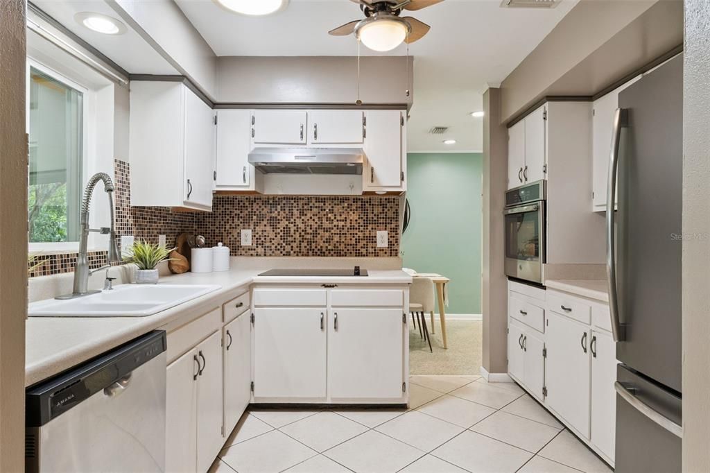 Activo con contrato: $385,000 (3 camas, 2 baños, 1600 Pies cuadrados)