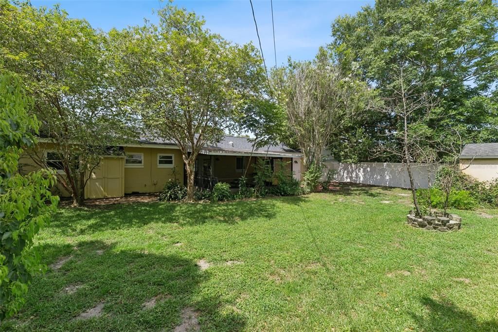 Activo con contrato: $385,000 (3 camas, 2 baños, 1600 Pies cuadrados)