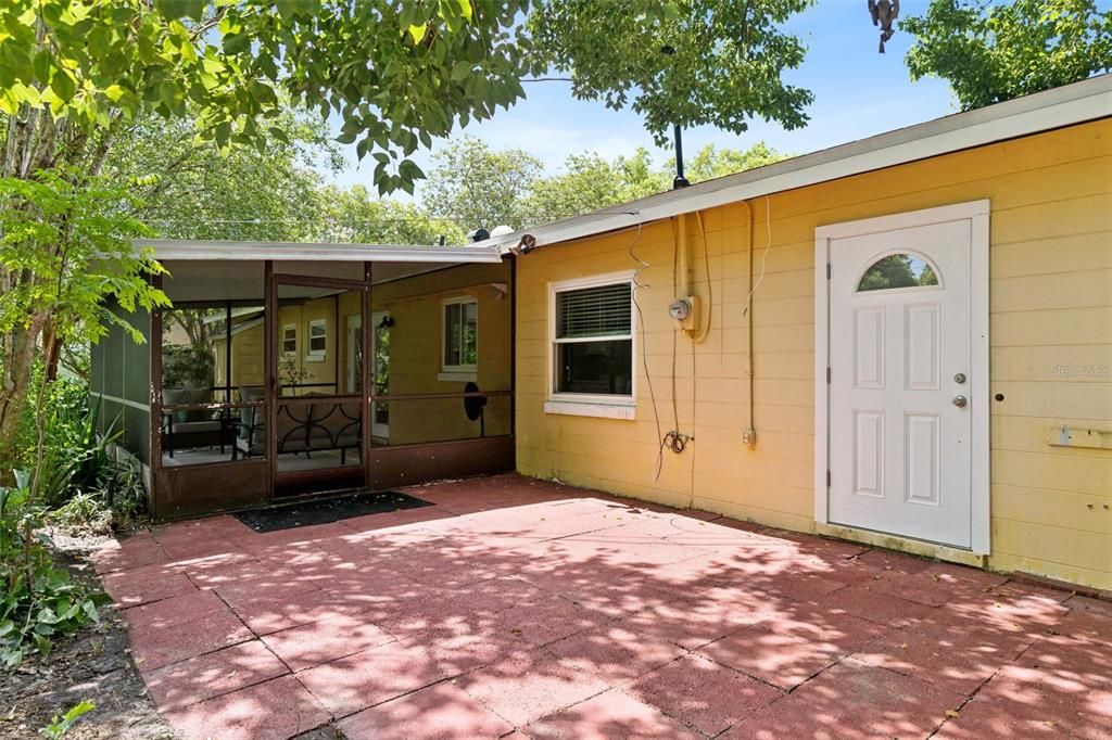 Activo con contrato: $385,000 (3 camas, 2 baños, 1600 Pies cuadrados)