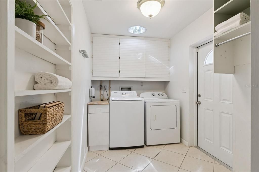 Activo con contrato: $385,000 (3 camas, 2 baños, 1600 Pies cuadrados)