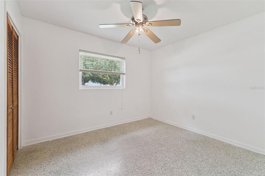 Activo con contrato: $385,000 (3 camas, 2 baños, 1600 Pies cuadrados)