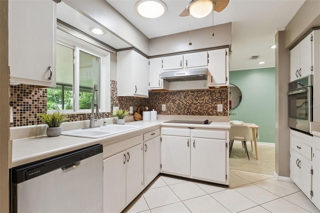 Activo con contrato: $385,000 (3 camas, 2 baños, 1600 Pies cuadrados)