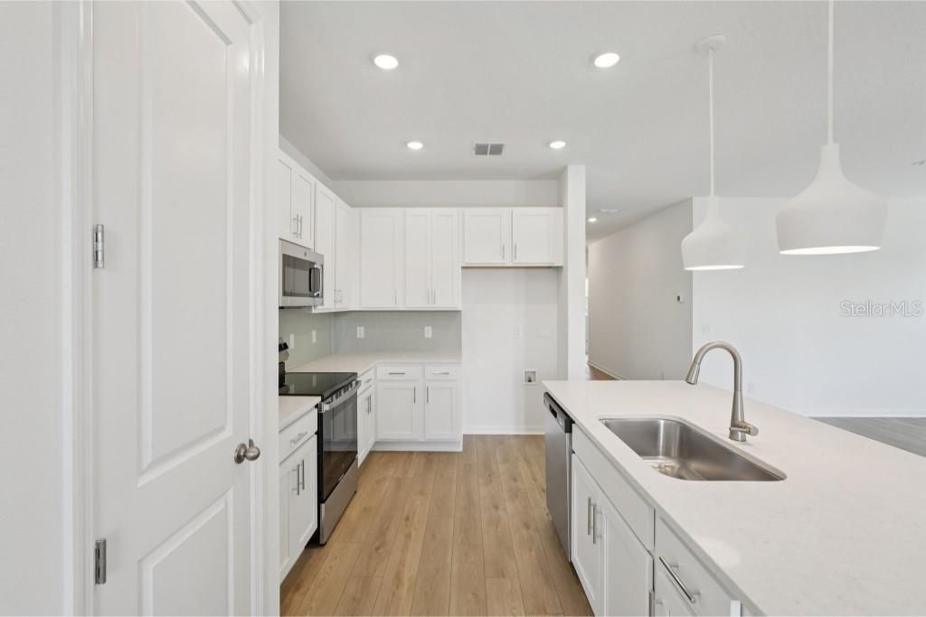 For Sale: $399,990 (3 beds, 2 baths, 1709 Square Feet)