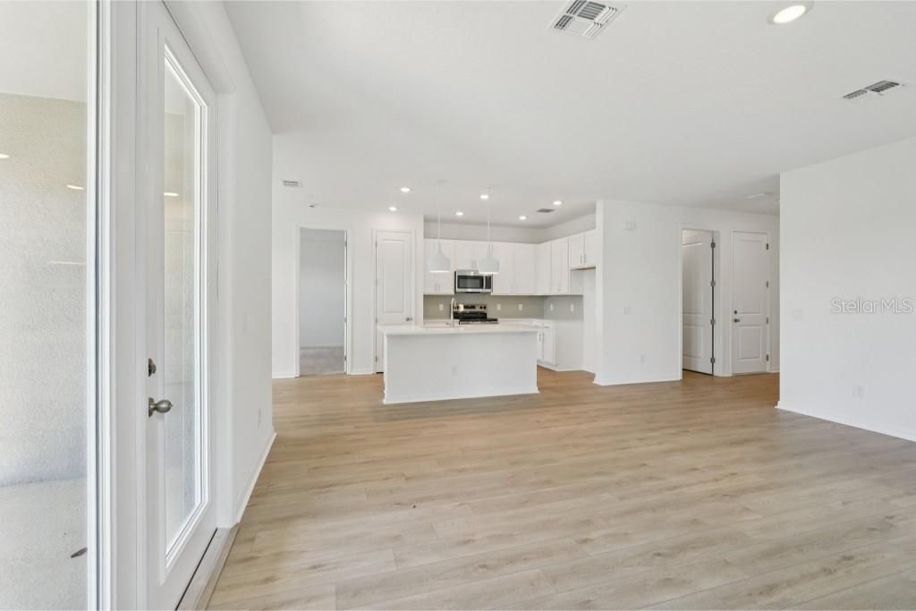 For Sale: $399,990 (3 beds, 2 baths, 1709 Square Feet)