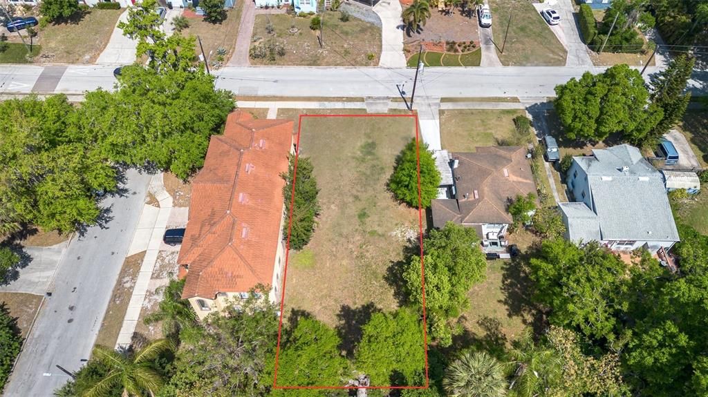 На продажу: $330,000 (0.16 acres)