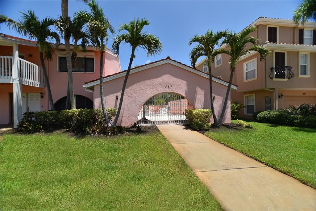 For Rent: $3,300 (2 beds, 2 baths, 1095 Square Feet)