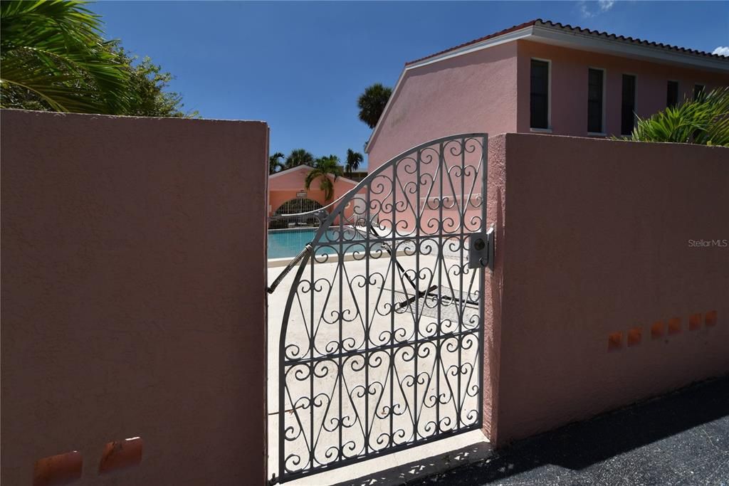 For Rent: $3,300 (2 beds, 2 baths, 1095 Square Feet)