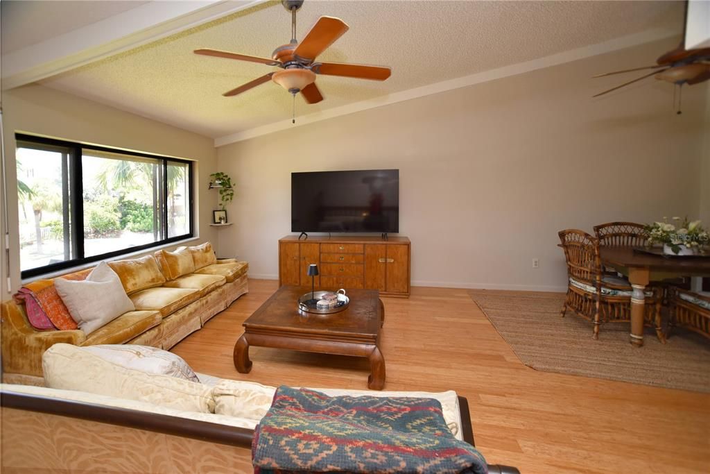 For Rent: $3,300 (2 beds, 2 baths, 1095 Square Feet)