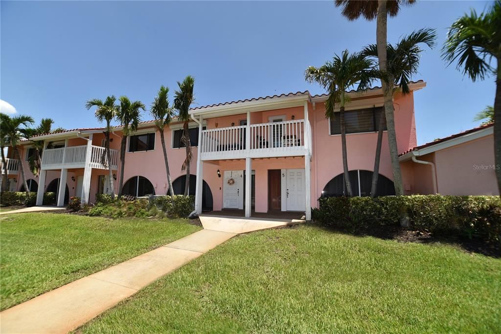 For Rent: $3,300 (2 beds, 2 baths, 1095 Square Feet)