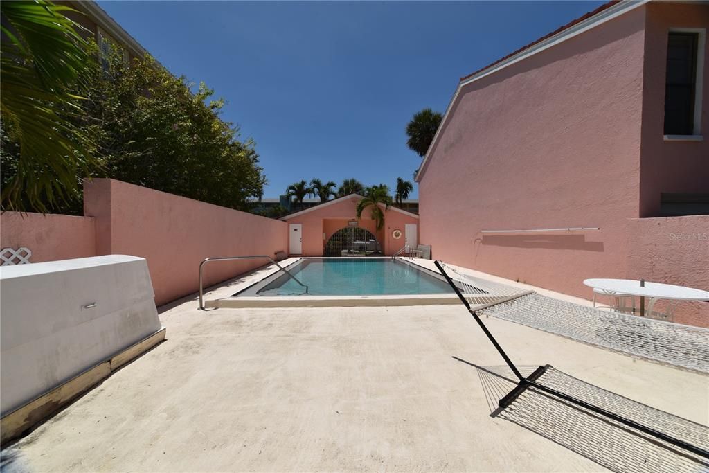 For Rent: $3,300 (2 beds, 2 baths, 1095 Square Feet)