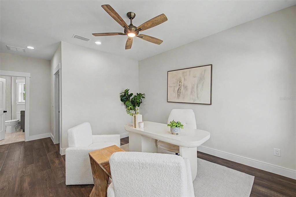 En Venta: $1,299,000 (4 camas, 3 baños, 3117 Pies cuadrados)