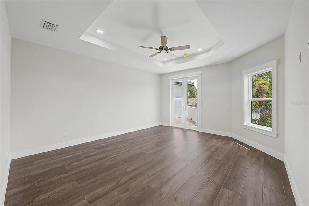 En Venta: $1,299,000 (4 camas, 3 baños, 3117 Pies cuadrados)