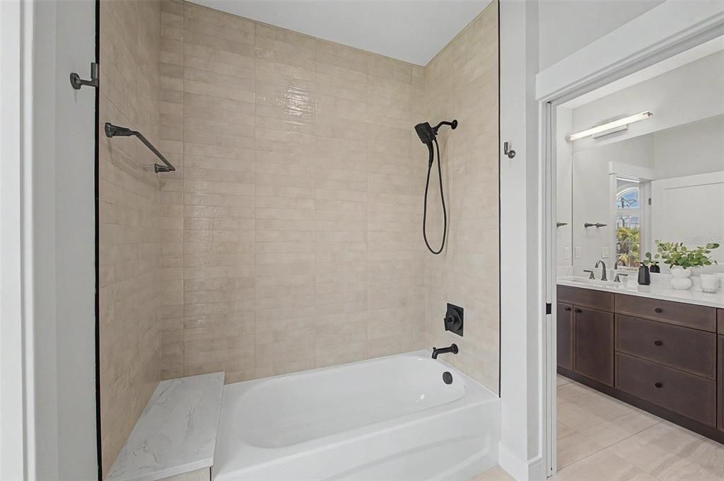 En Venta: $1,299,000 (4 camas, 3 baños, 3117 Pies cuadrados)