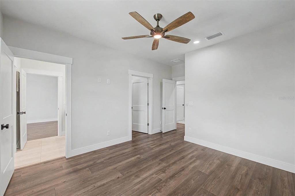 En Venta: $1,299,000 (4 camas, 3 baños, 3117 Pies cuadrados)