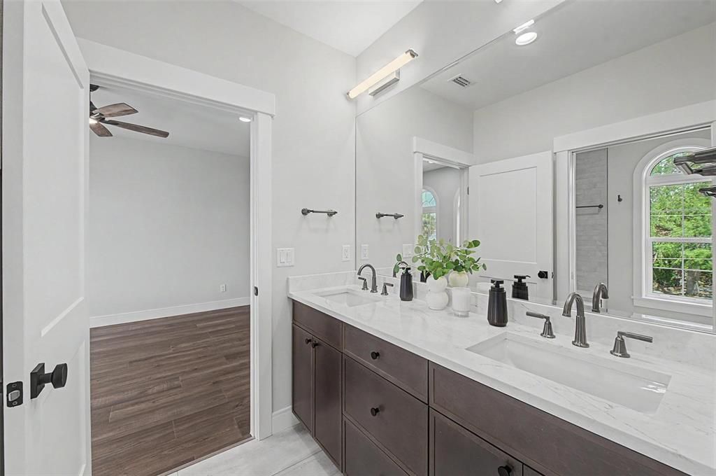 En Venta: $1,299,000 (4 camas, 3 baños, 3117 Pies cuadrados)