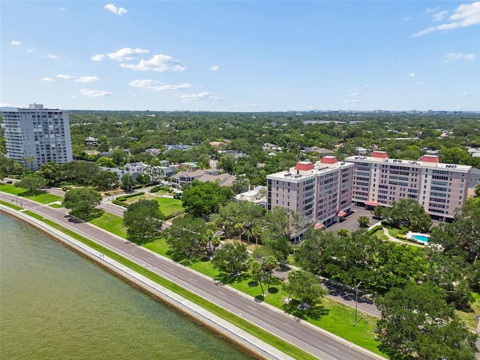 En Venta: $925,000 (2 camas, 2 baños, 2612 Pies cuadrados)