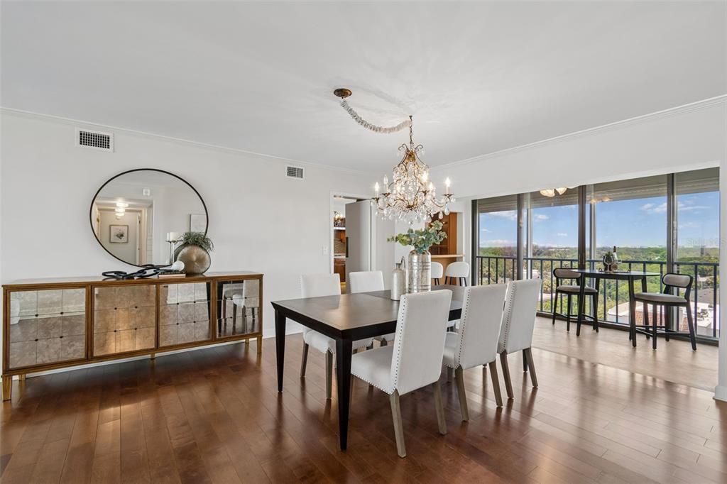 En Venta: $925,000 (2 camas, 2 baños, 2612 Pies cuadrados)