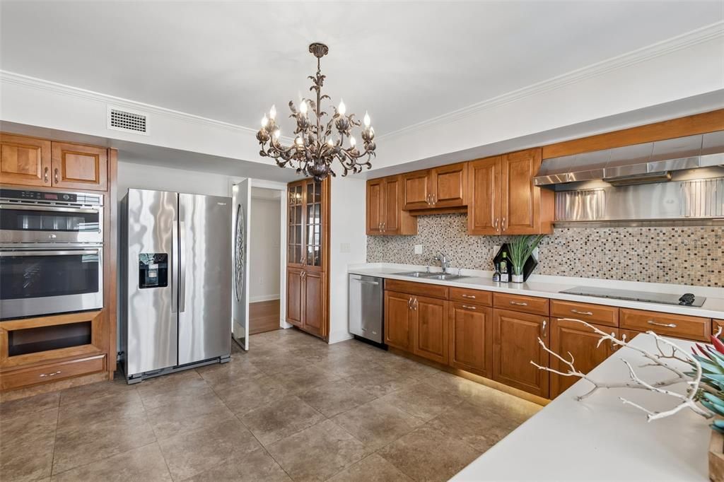 En Venta: $925,000 (2 camas, 2 baños, 2612 Pies cuadrados)