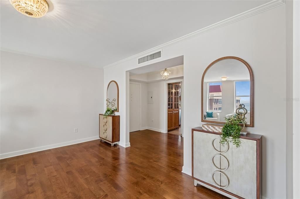 En Venta: $925,000 (2 camas, 2 baños, 2612 Pies cuadrados)