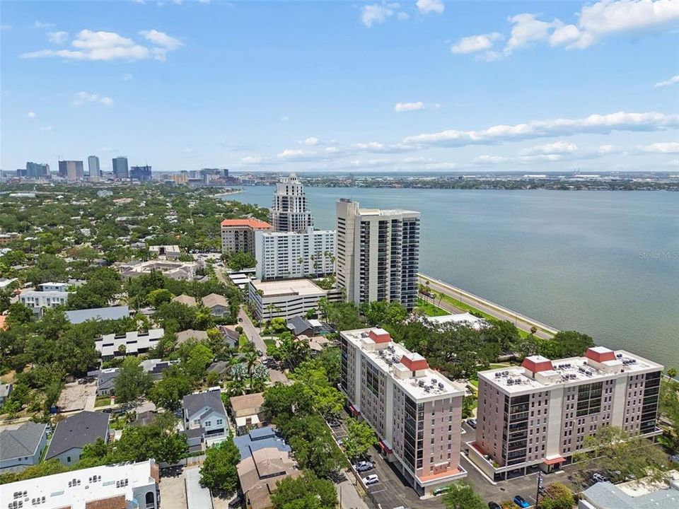 En Venta: $925,000 (2 camas, 2 baños, 2612 Pies cuadrados)