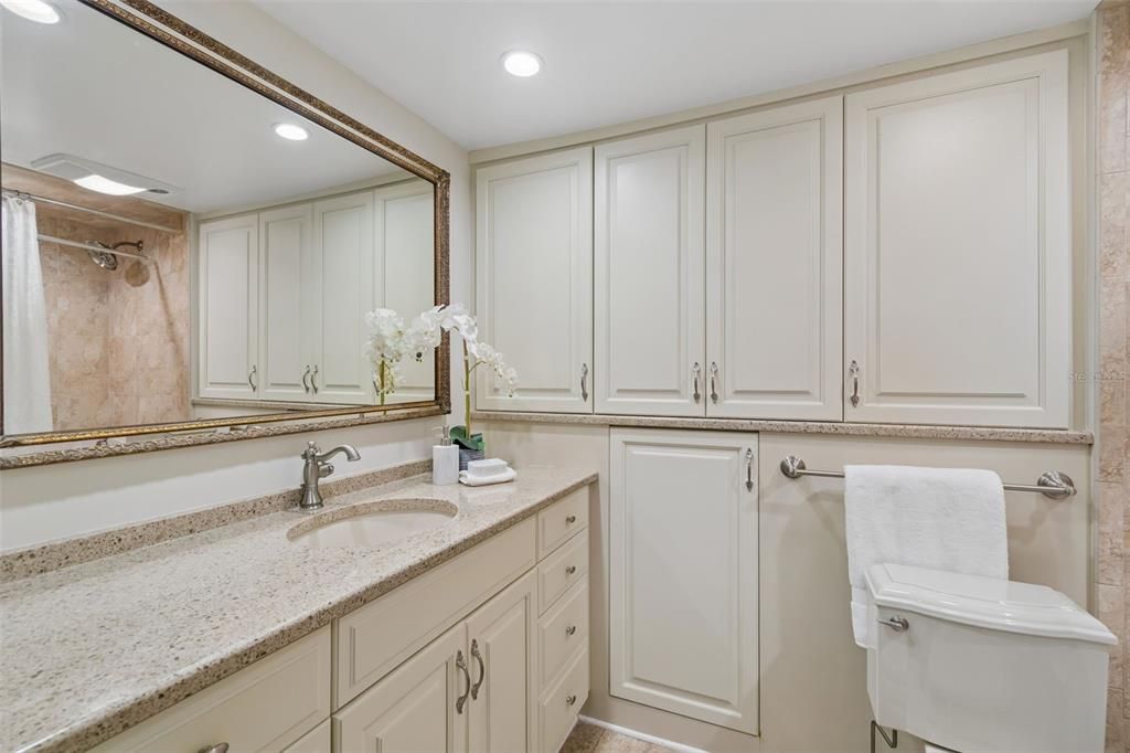 En Venta: $925,000 (2 camas, 2 baños, 2612 Pies cuadrados)