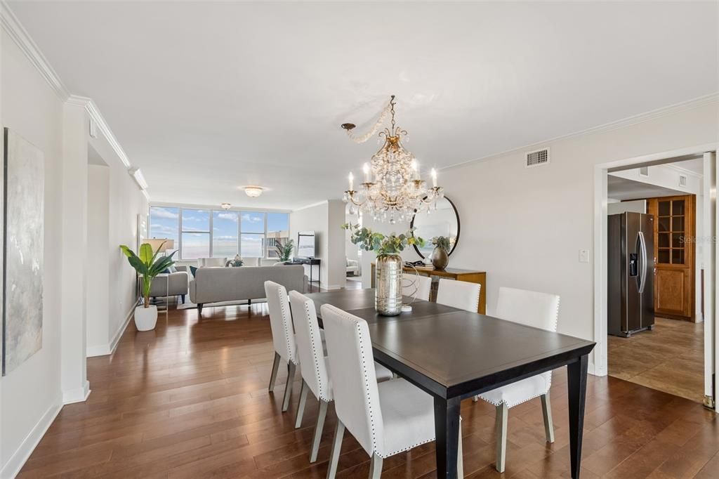 En Venta: $925,000 (2 camas, 2 baños, 2612 Pies cuadrados)