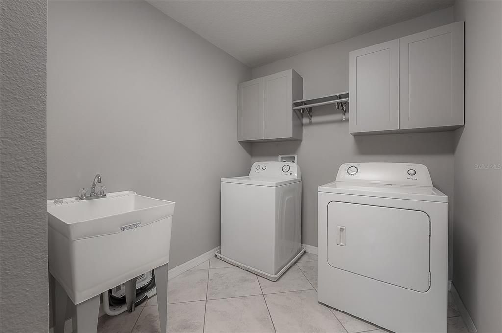 For Sale: $440,000 (4 beds, 2 baths, 2200 Square Feet)