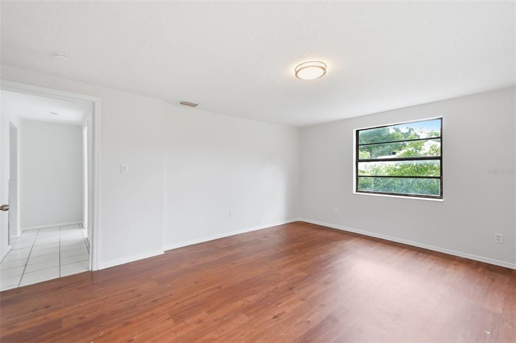 На продажу: $309,999 (5 спален, 2 ванн, 1686 Квадратных фут)