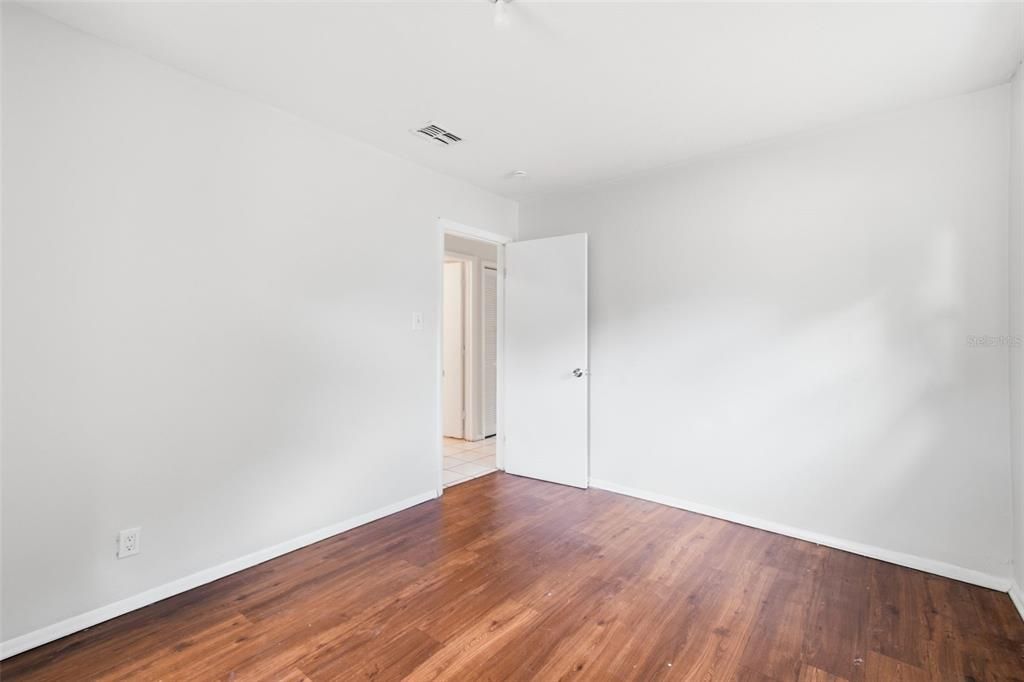 На продажу: $309,999 (5 спален, 2 ванн, 1686 Квадратных фут)