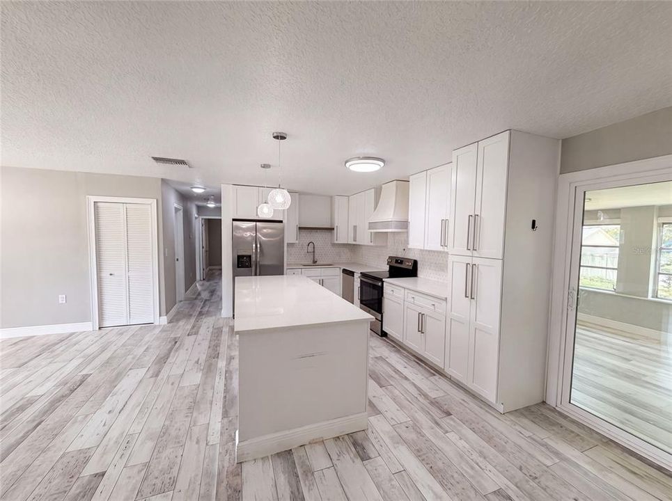 En Venta: $323,000 (4 camas, 2 baños, 1839 Pies cuadrados)