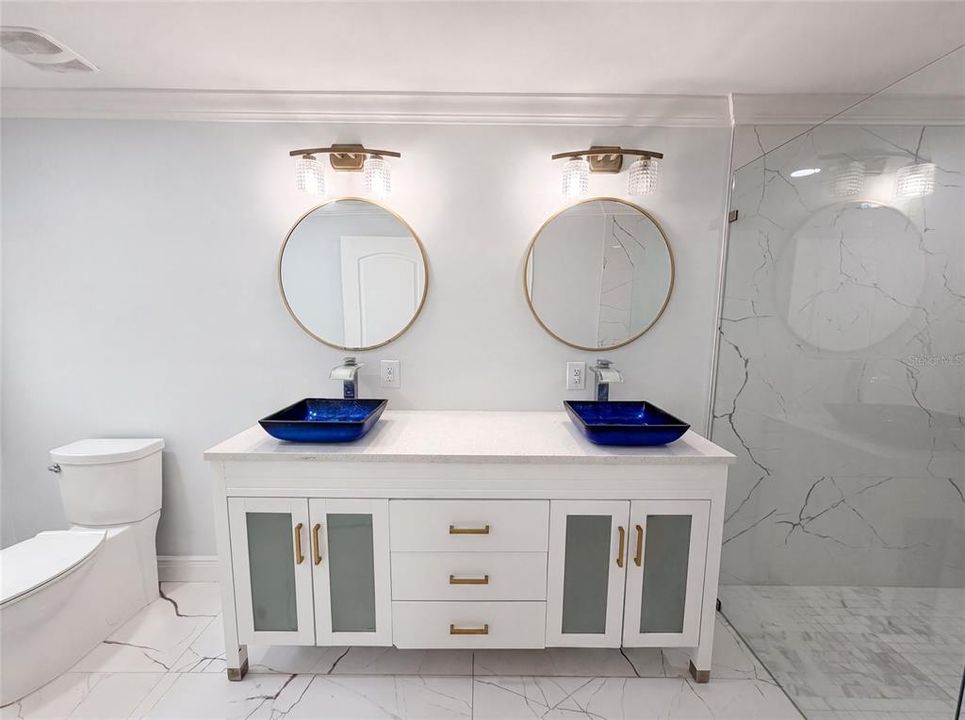 En Venta: $323,000 (4 camas, 2 baños, 1839 Pies cuadrados)