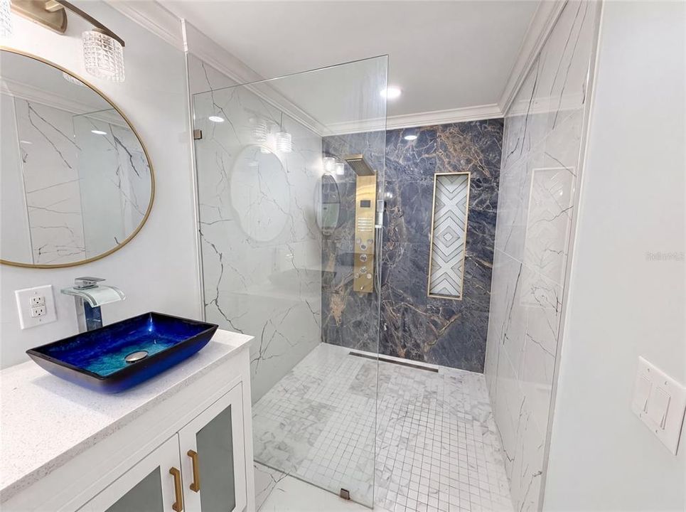 En Venta: $323,000 (4 camas, 2 baños, 1839 Pies cuadrados)