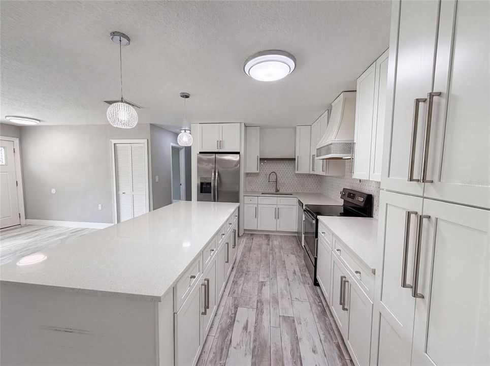 En Venta: $323,000 (4 camas, 2 baños, 1839 Pies cuadrados)