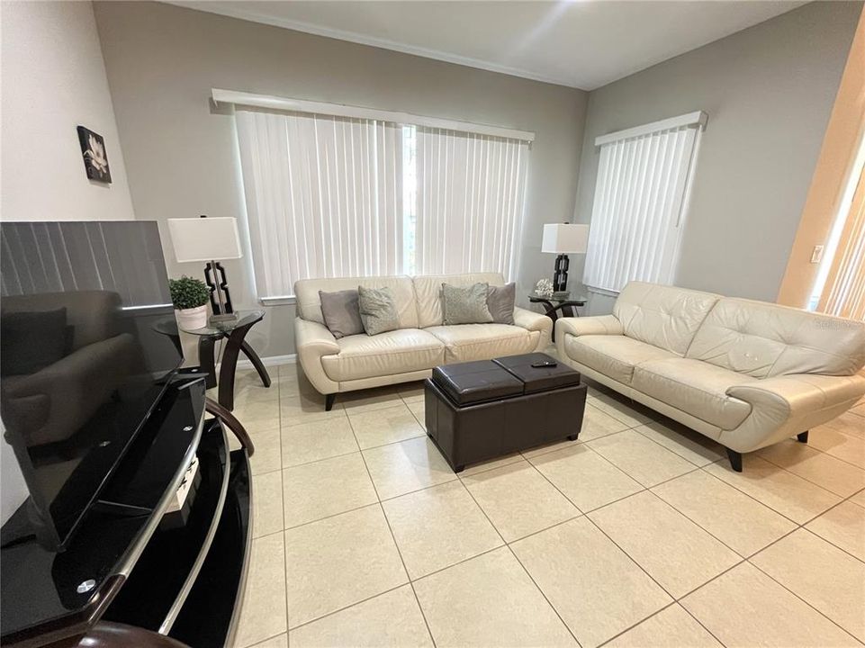 For Rent: $1,950 (3 beds, 2 baths, 1430 Square Feet)