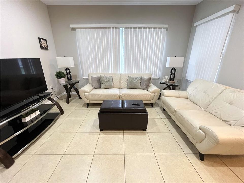 For Rent: $1,950 (3 beds, 2 baths, 1430 Square Feet)