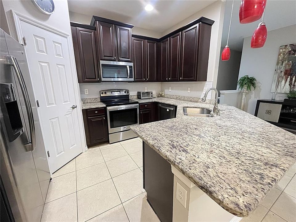 For Rent: $1,950 (3 beds, 2 baths, 1430 Square Feet)