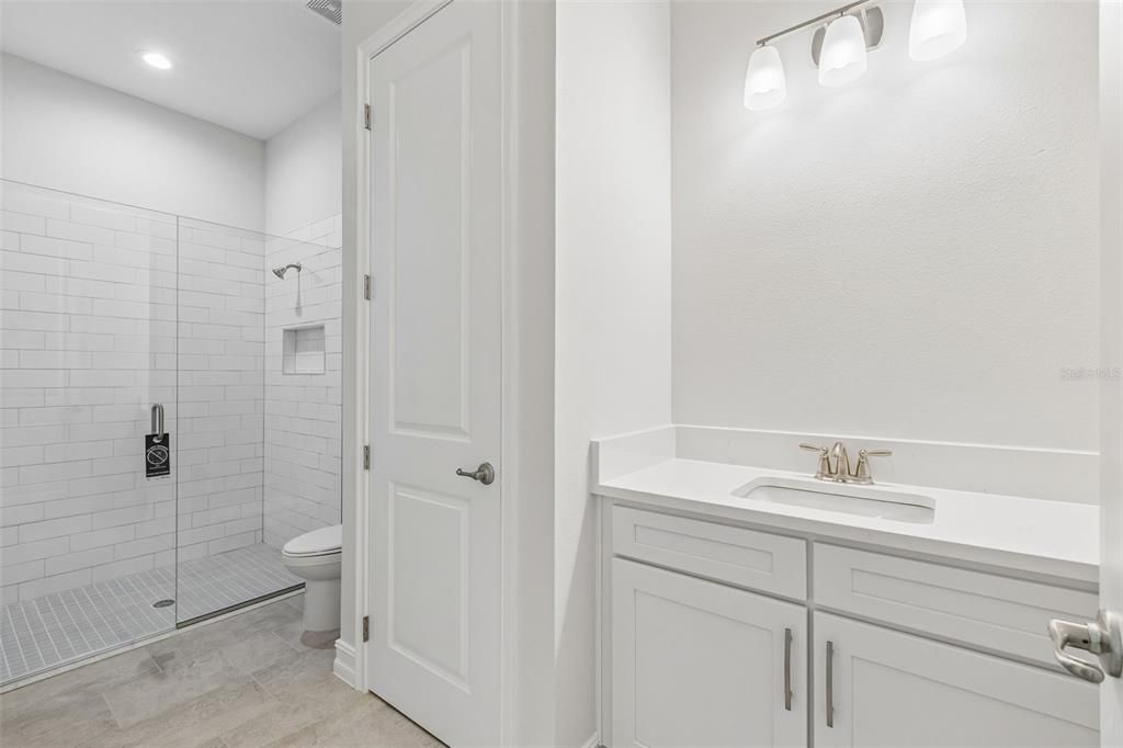 En Venta: $599,000 (3 camas, 3 baños, 2606 Pies cuadrados)