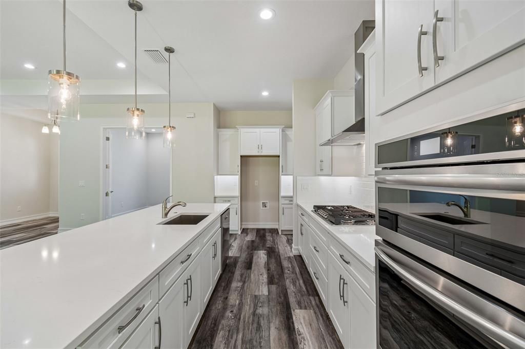 En Venta: $599,000 (3 camas, 3 baños, 2606 Pies cuadrados)