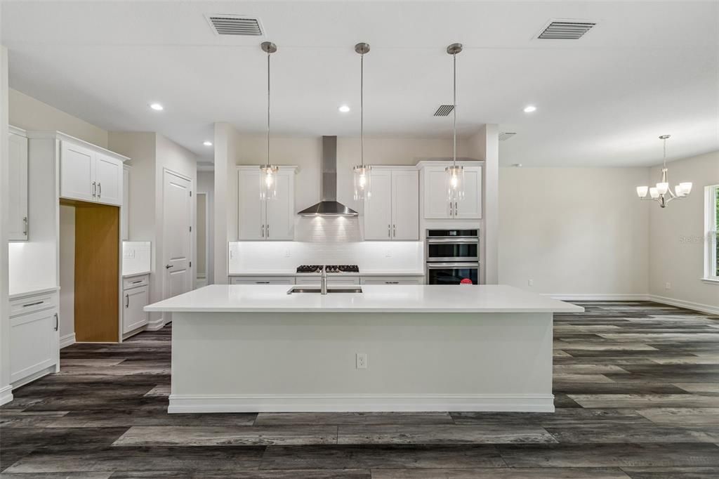 En Venta: $599,000 (3 camas, 3 baños, 2606 Pies cuadrados)