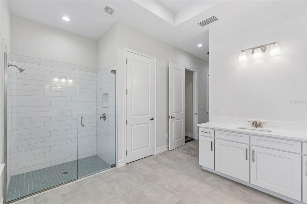En Venta: $599,000 (3 camas, 3 baños, 2606 Pies cuadrados)