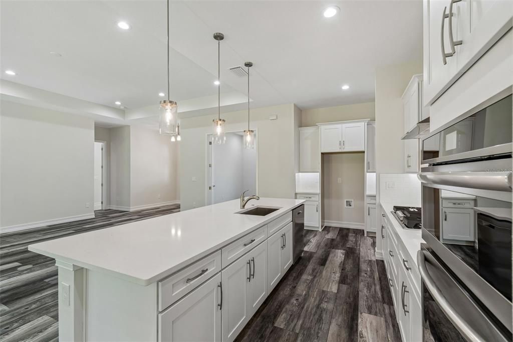 En Venta: $599,000 (3 camas, 3 baños, 2606 Pies cuadrados)